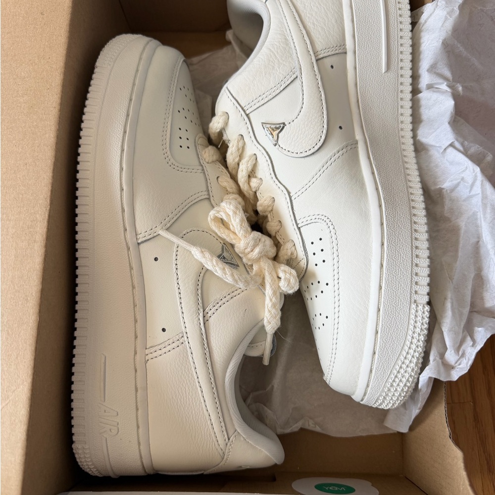 Nike Women's White Low-Top Leather Sneakers